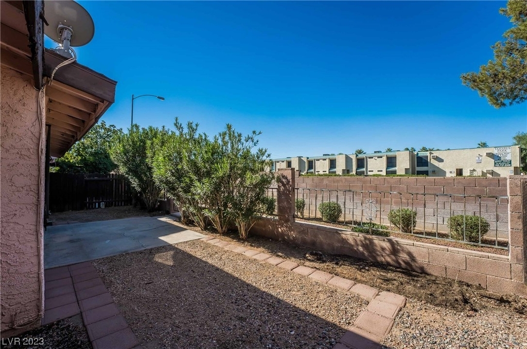 4314 Caliente Street - Photo 3