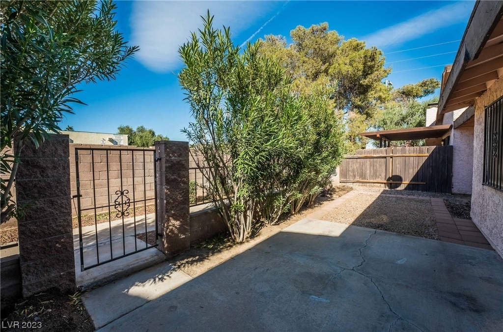 4314 Caliente Street - Photo 2