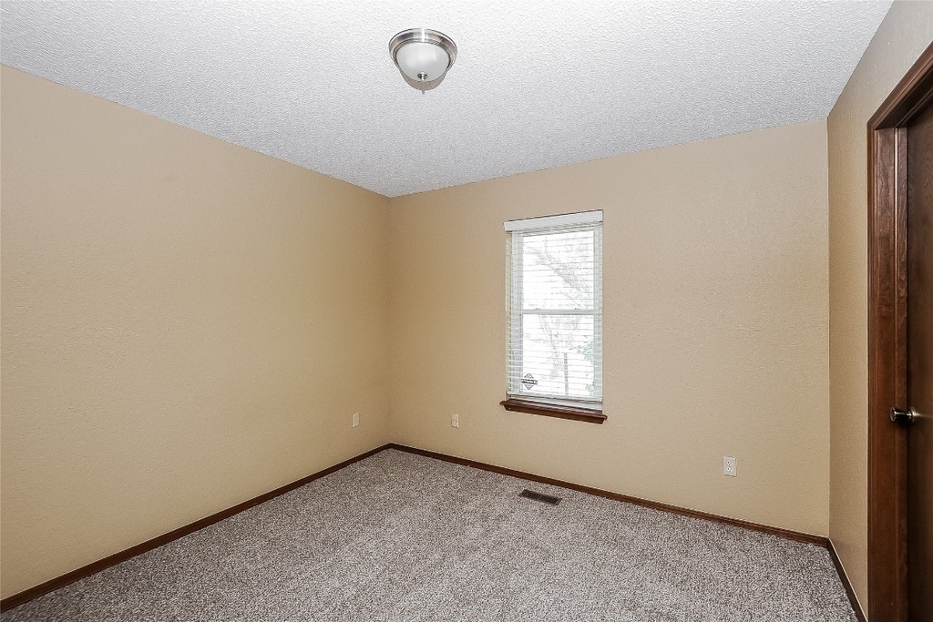 10112 Albert Lane - Photo 11