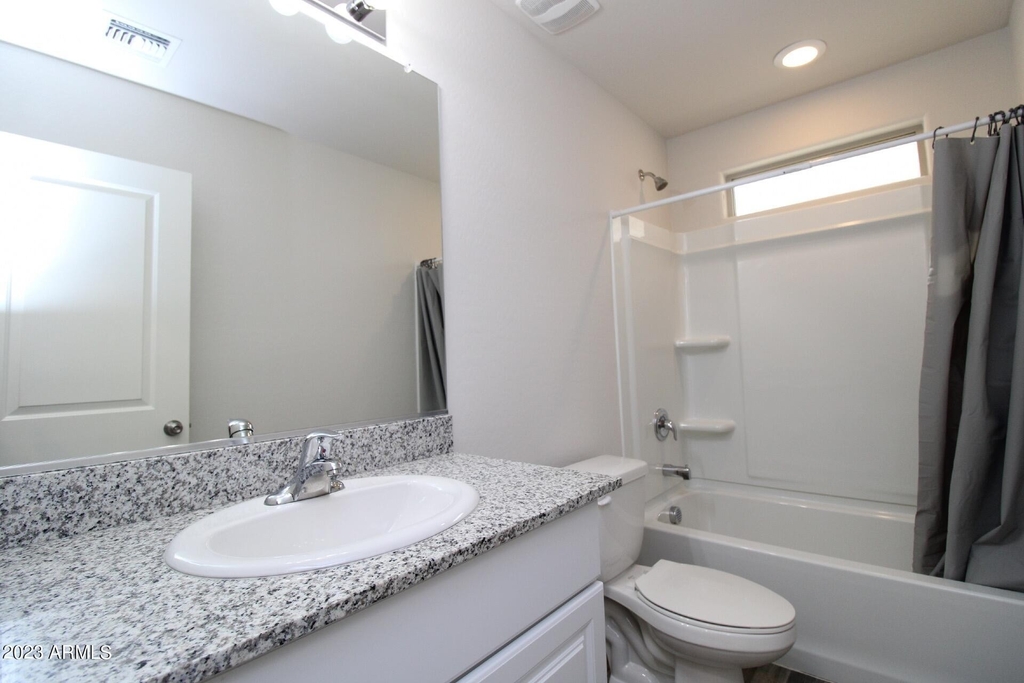 548 W 10th Street - Photo 13