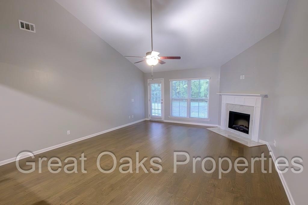 108 Wellington Circle - Photo 3