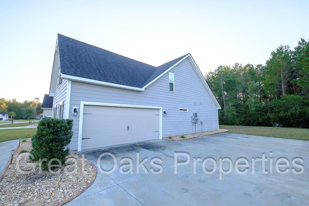 108 Wellington Circle - Photo 2