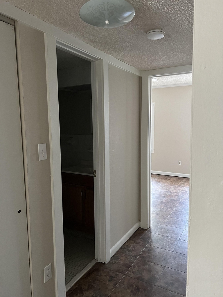 2325 W Pensacola Street - Photo 7