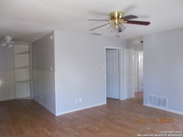 221 Ivy Ln - Photo 1