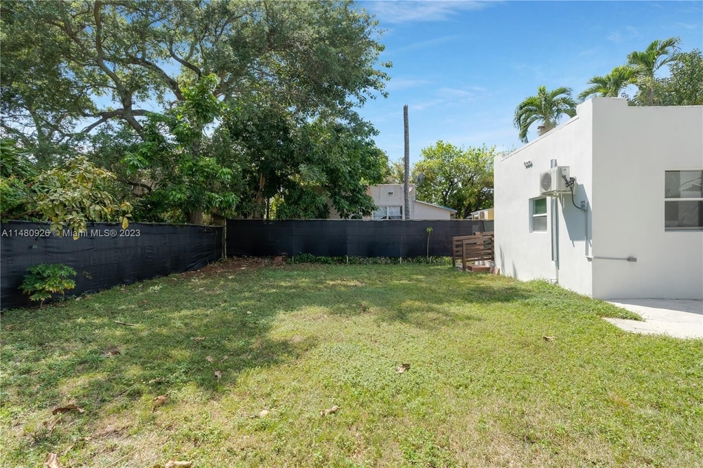 1120 Nw 30 St - Photo 6