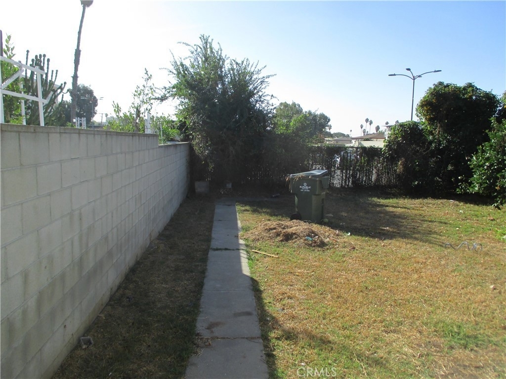 424 E Arbor Vitae Street - Photo 10