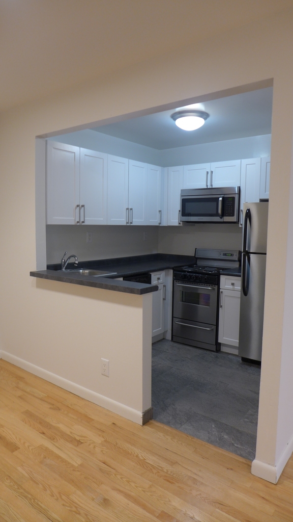 77 5th Avenue - Photo 4