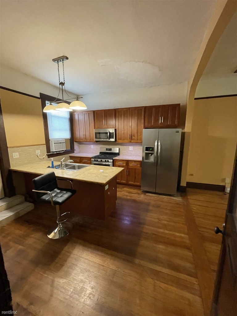 109 1/2 East 6th Street - Photo 0
