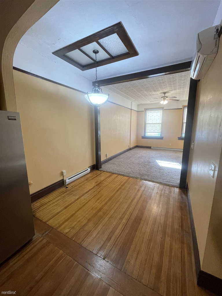 109 1/2 East 6th Street - Photo 2