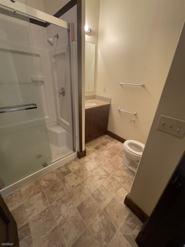 109 1/2 East 6th Street - Photo 6