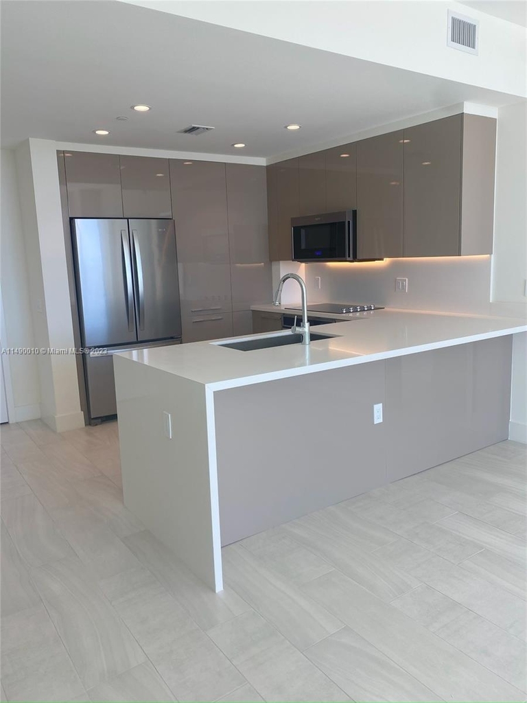 2000 Metropica Way - Photo 4