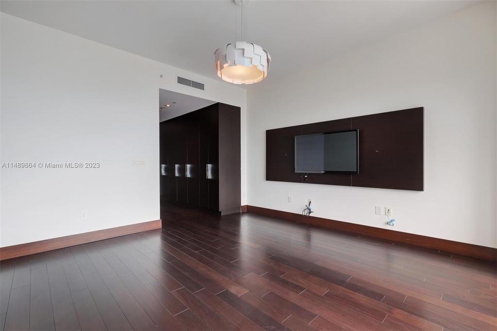 1425 Brickell Ave - Photo 30