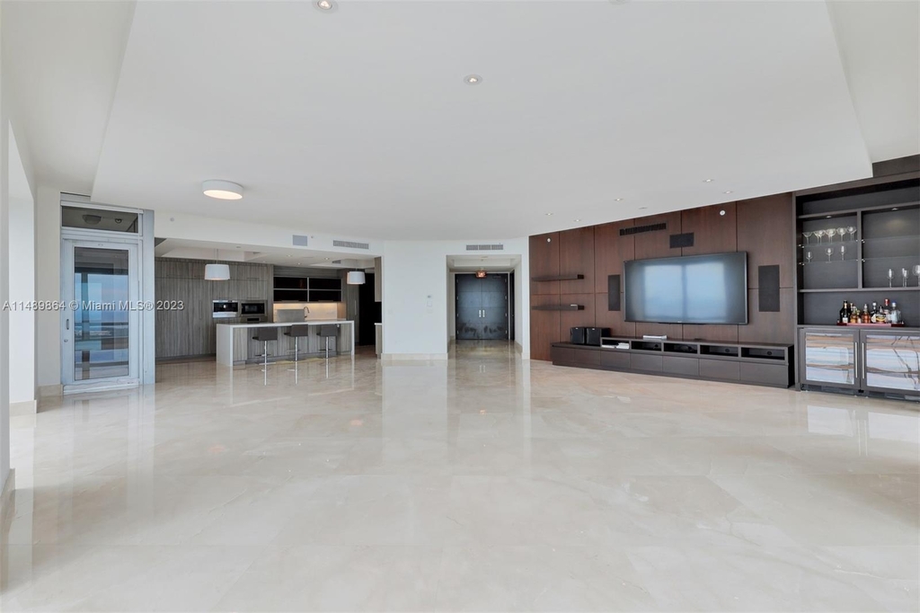 1425 Brickell Ave - Photo 5