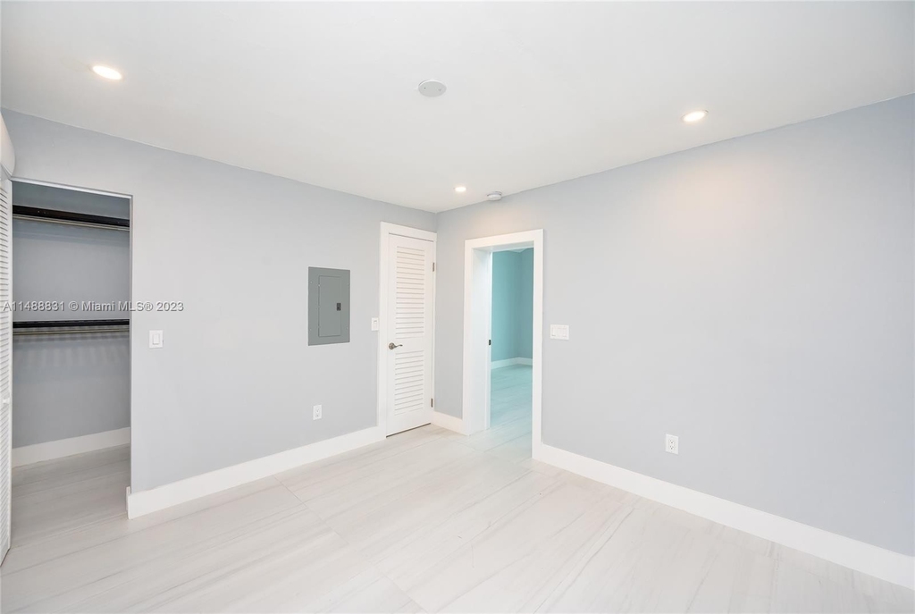 2361 Sw 10 - Photo 11