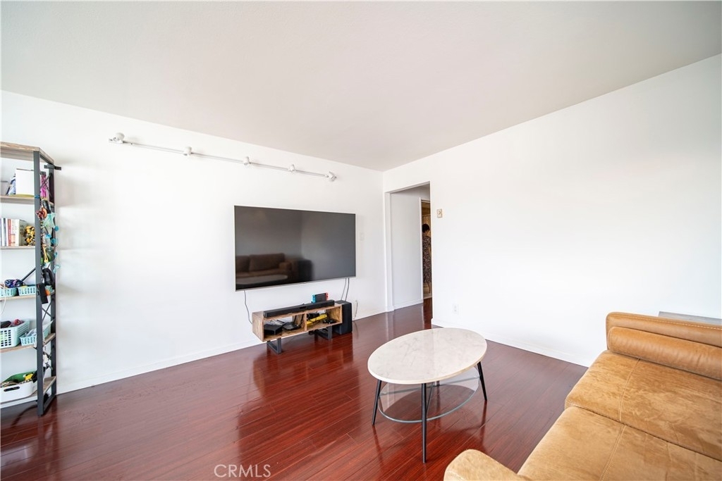 615 E Broadway - Photo 4