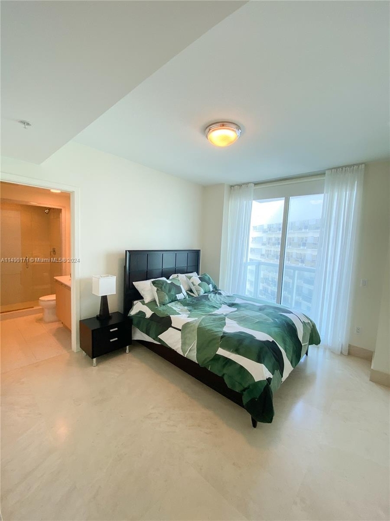 3801 Collins Ave - Photo 13