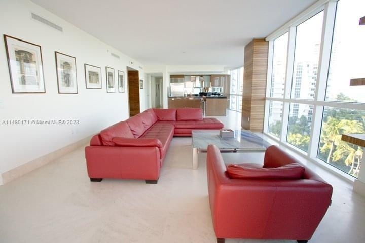 3801 Collins Ave - Photo 2