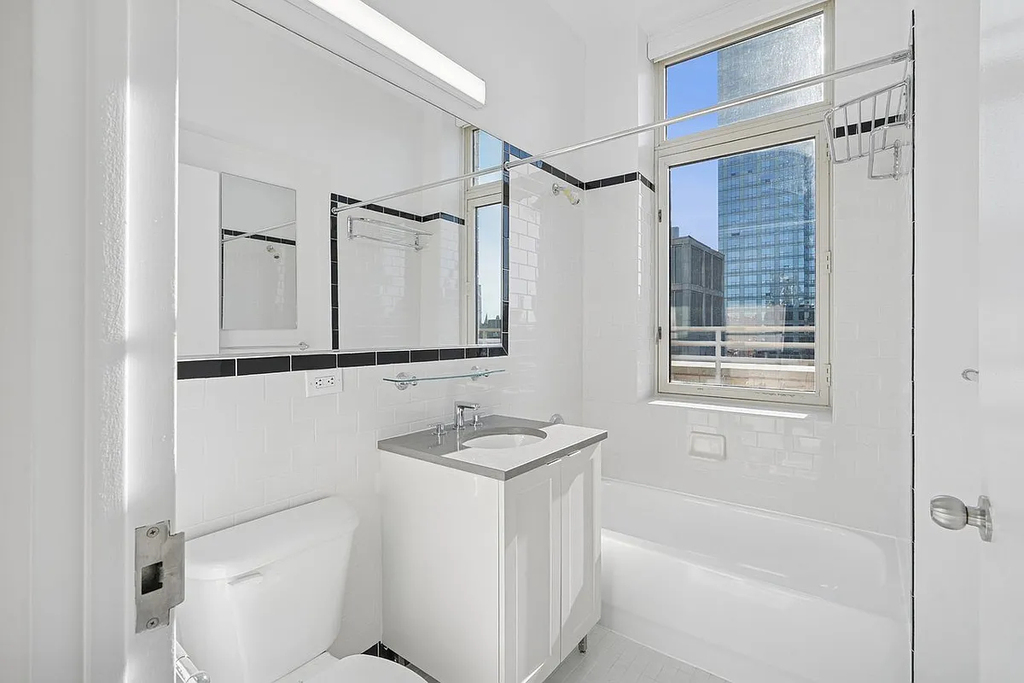 West 42nd Street - Photo 5