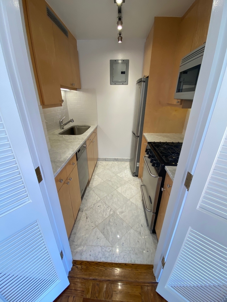  East 79th Street - Photo 4
