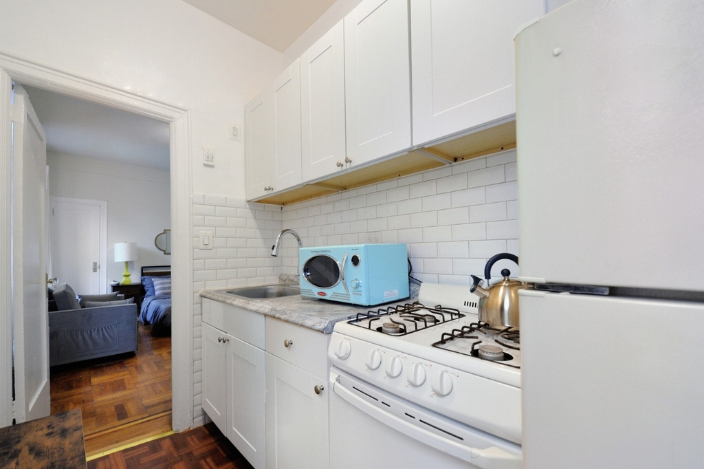 354 East 77th Street - Photo 10