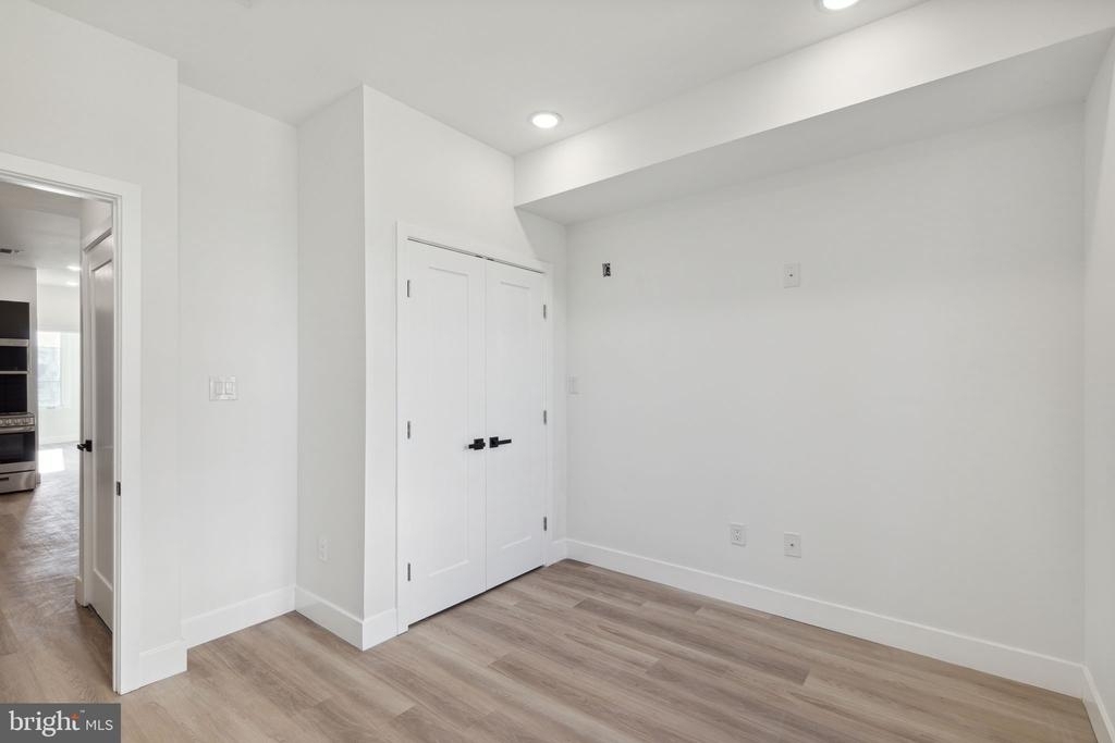 2330 Frankford Ave - Photo 11