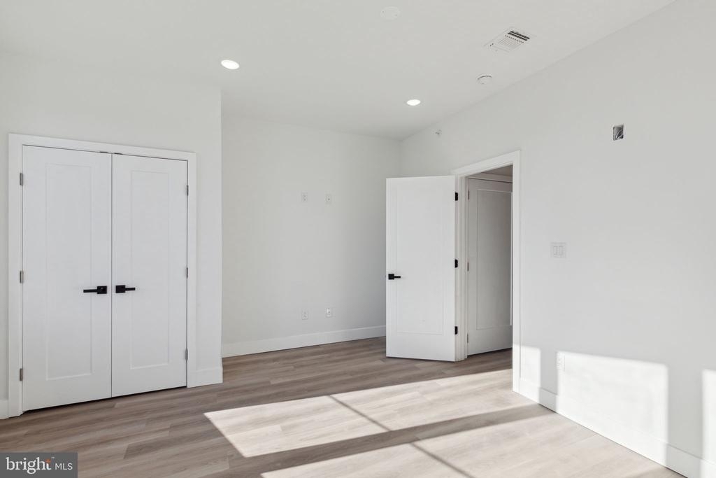 2330 Frankford Ave - Photo 8