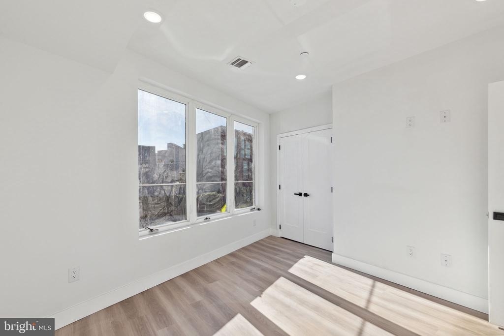 2330 Frankford Ave - Photo 4