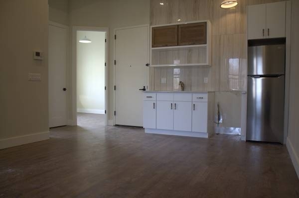 565 Evergreen Avenue - Photo 2