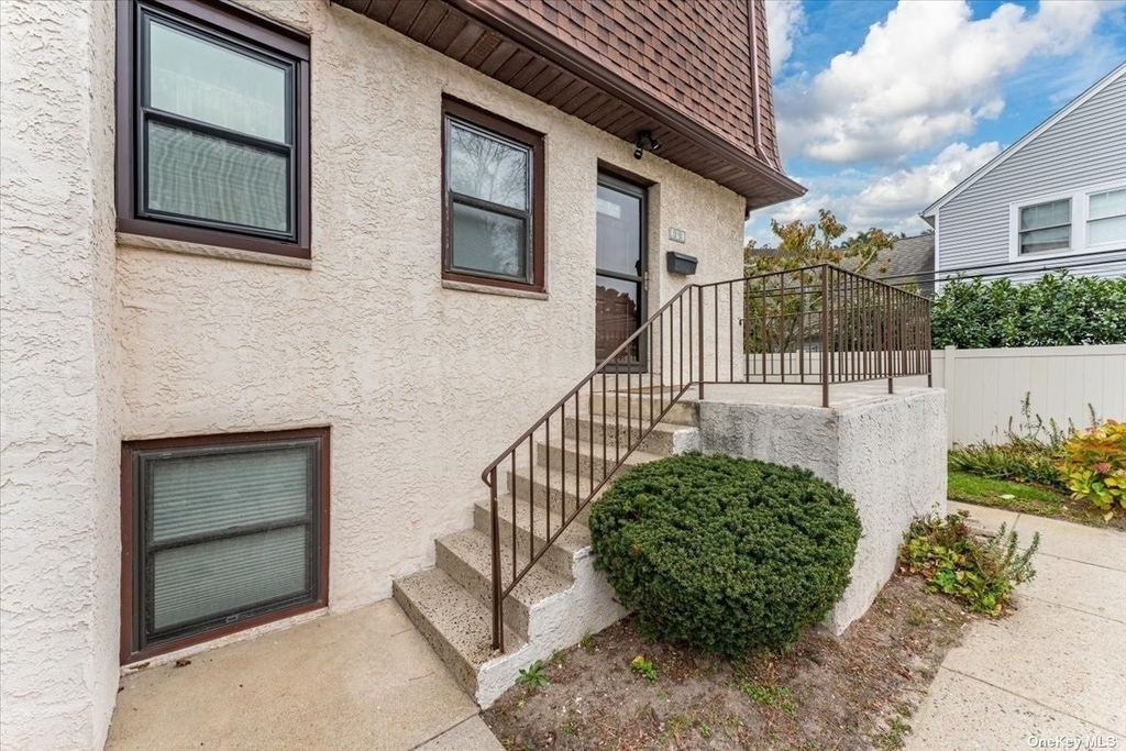 164 Albany Boulevard - Photo 1