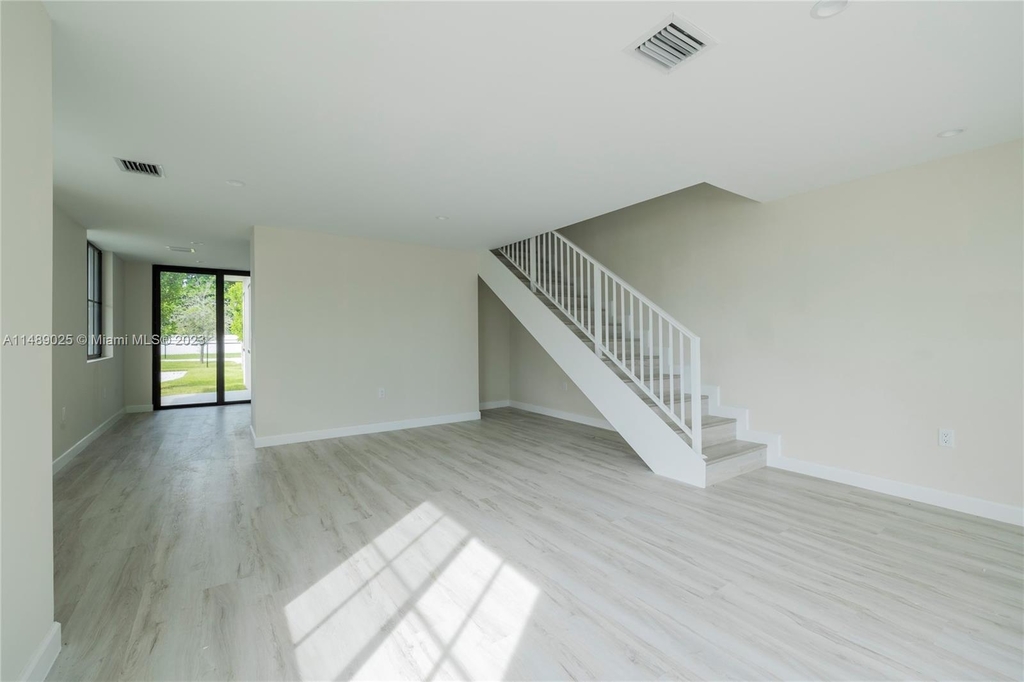 18052 Sw 103rd Ave - Photo 11