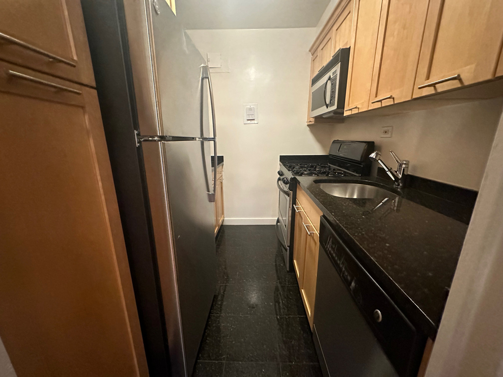 145 4th Avenue - Photo 3