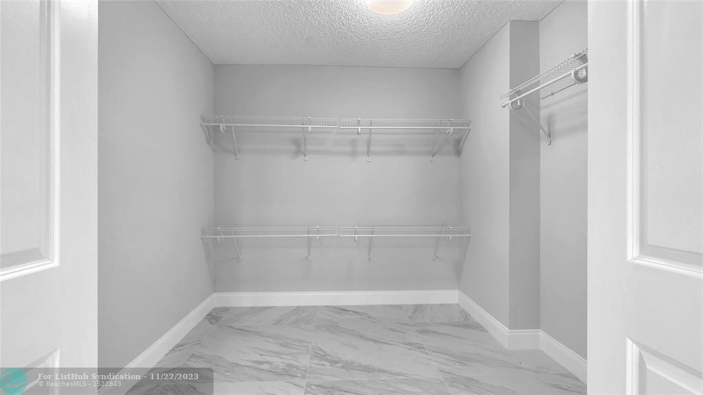 1000 Parkview Dr - Photo 8