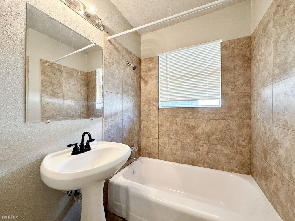 1502 Hankamer Ave - Photo 10