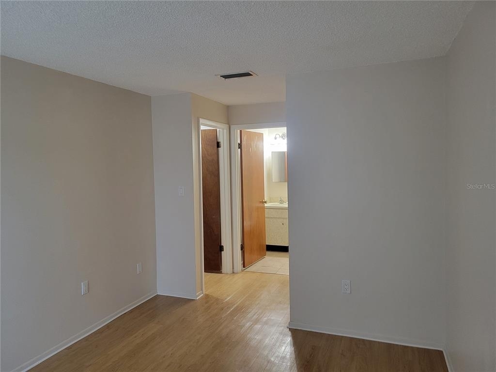 6051 Chesham Drive - Photo 15