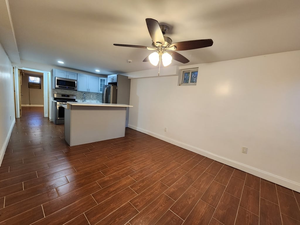 101 East 38th Street - Photo 2
