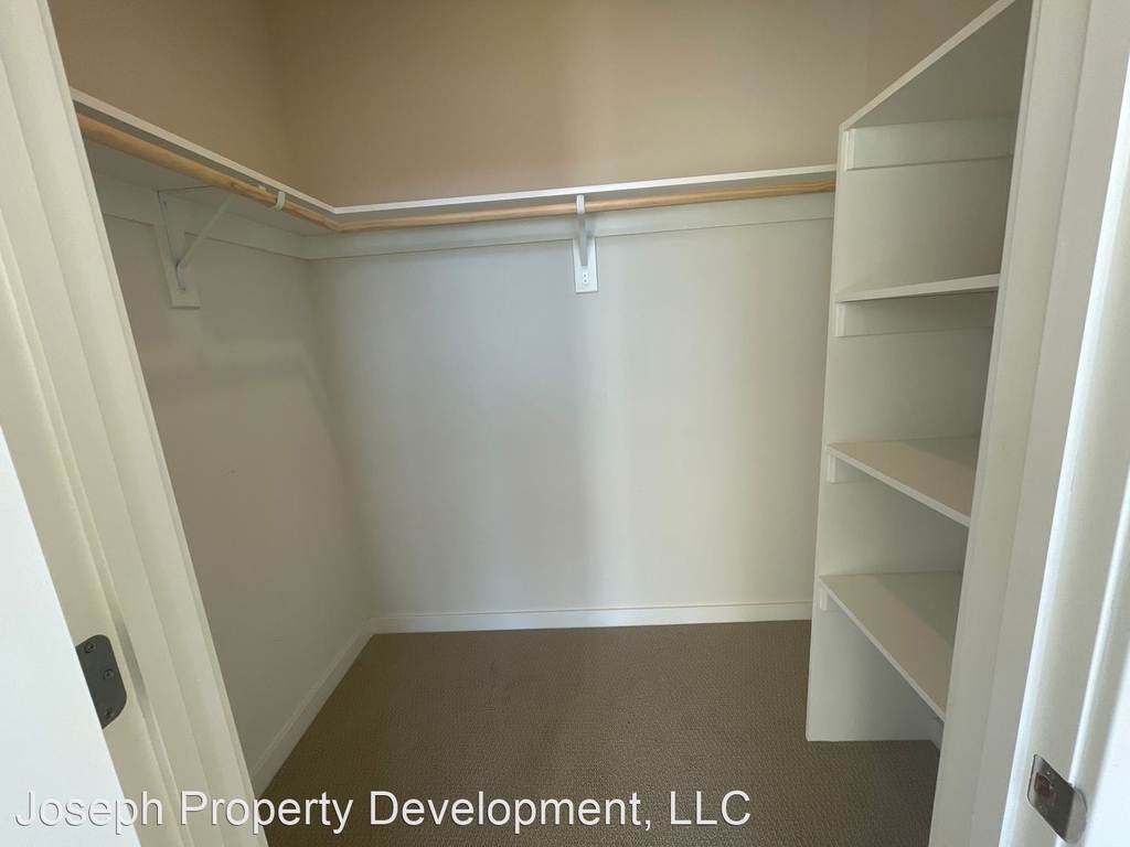 4220 Layton Avenue - Photo 13