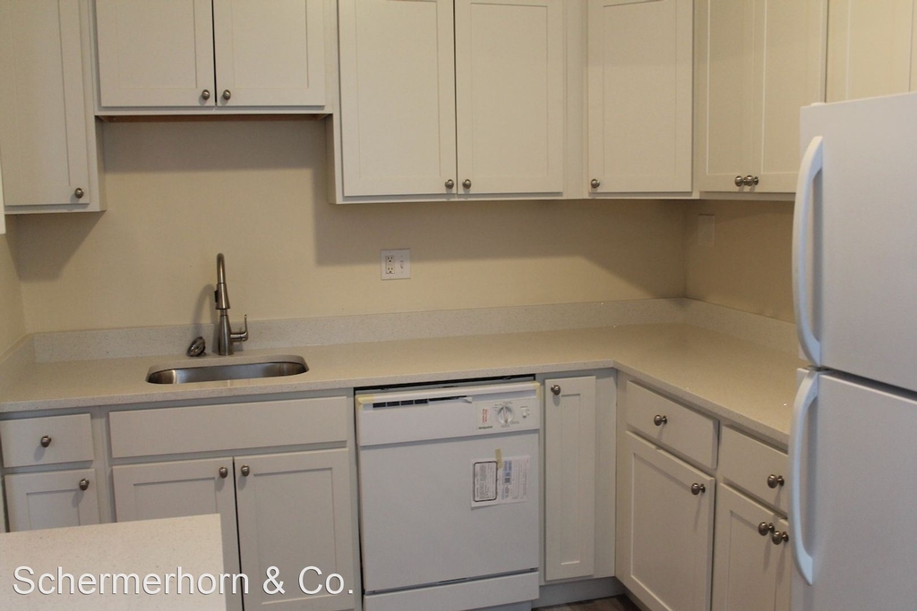 704-10 Hinman Ave. - Photo 2