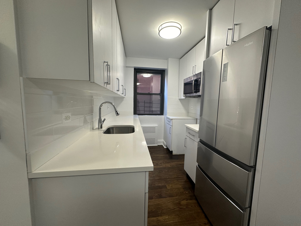 219 East 69th Street - Photo 4