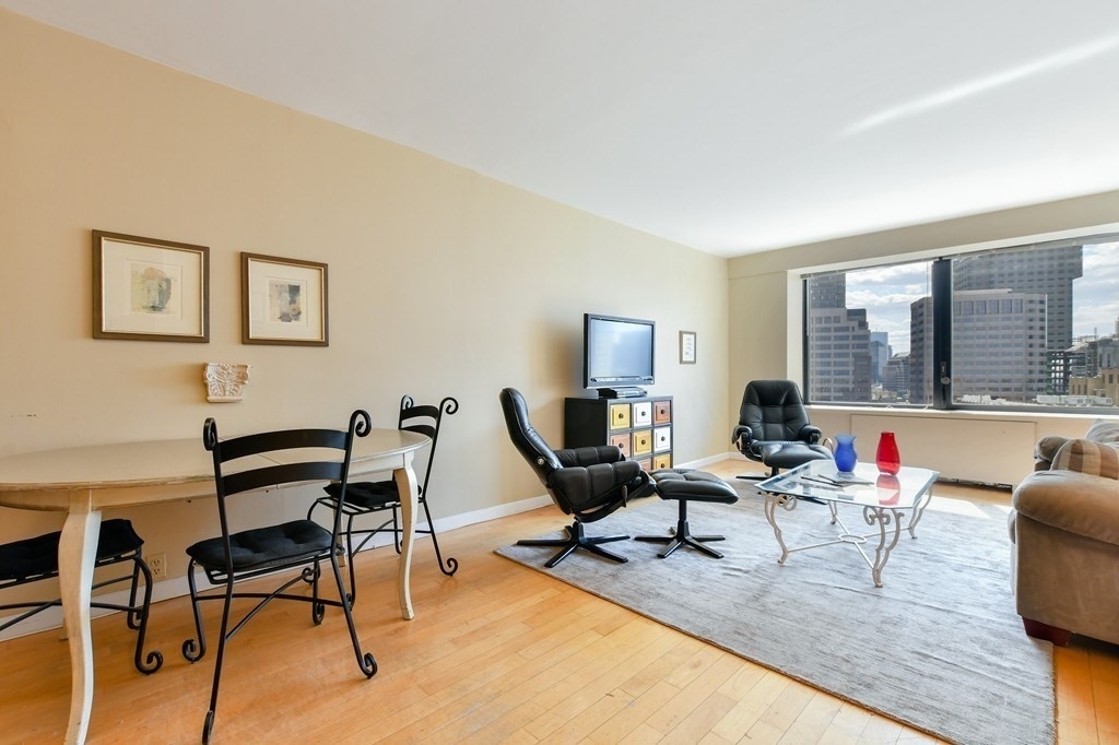 65 E India Row - Photo 2