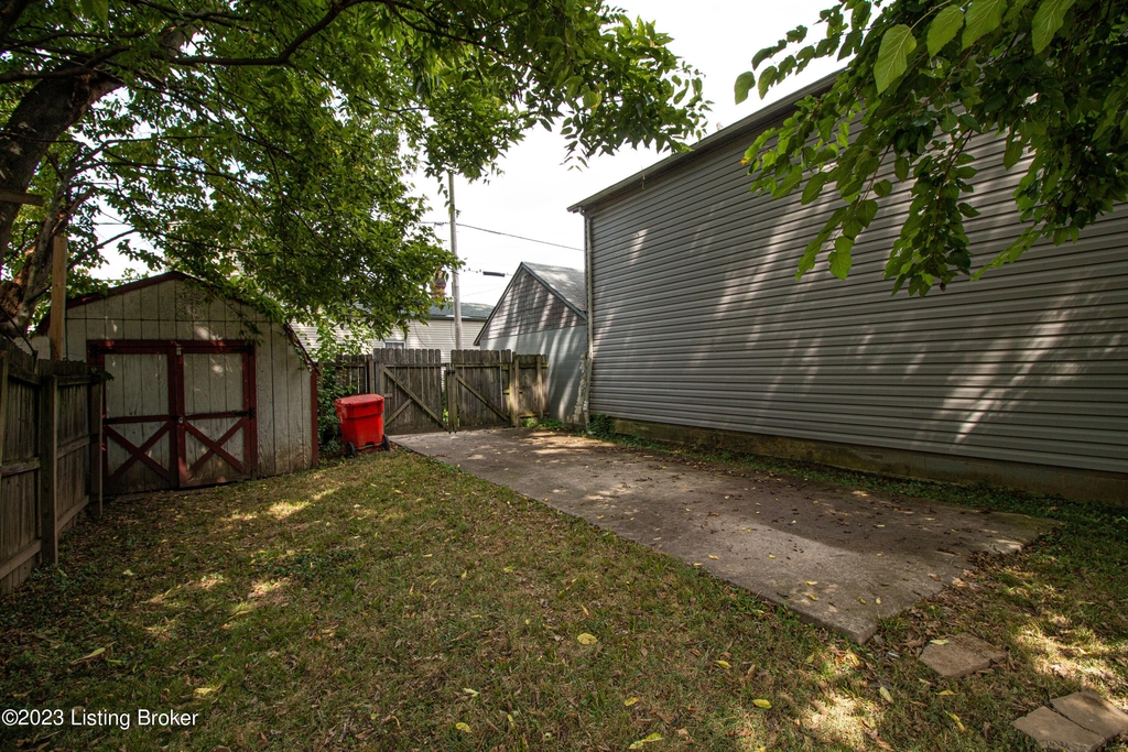 1825 Frankfort Ave - Photo 6