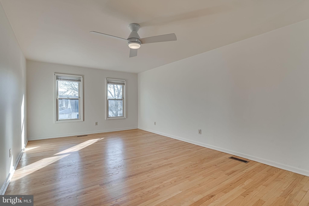 2419 1st Street S - Photo 2