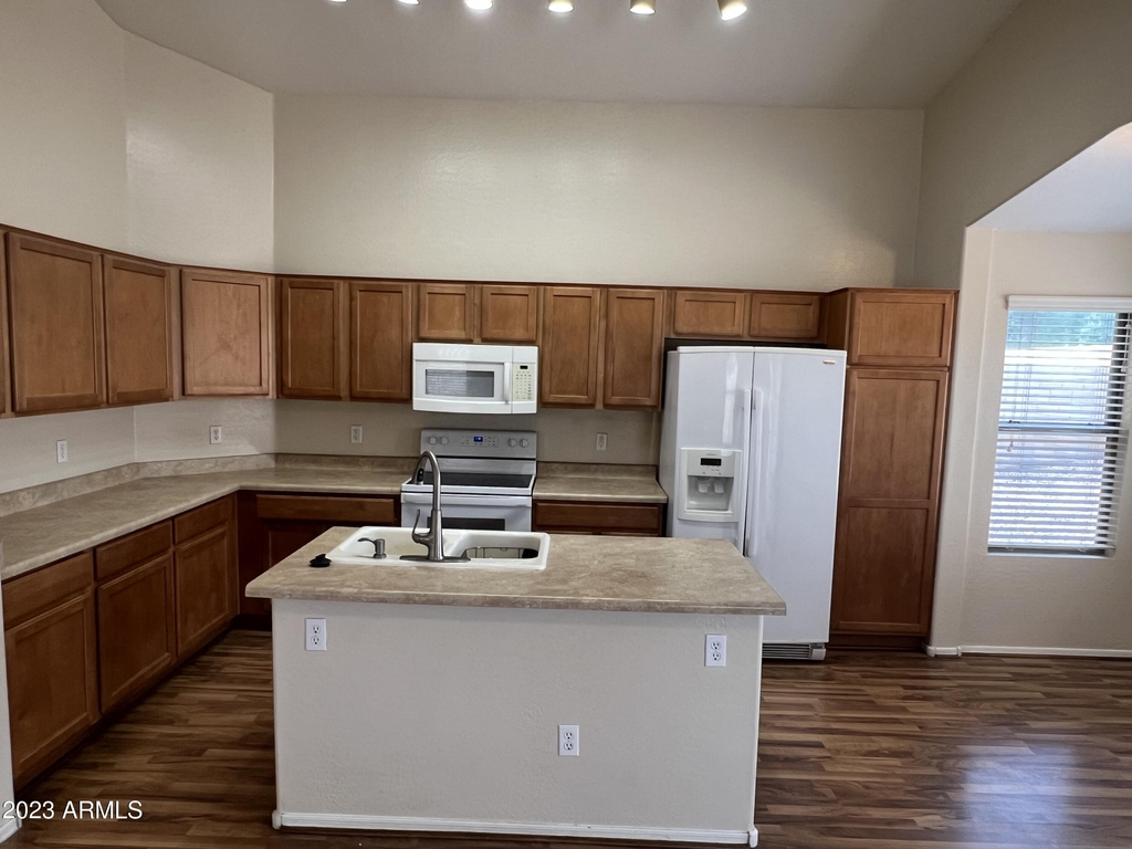 17284 W Mohave Street - Photo 1