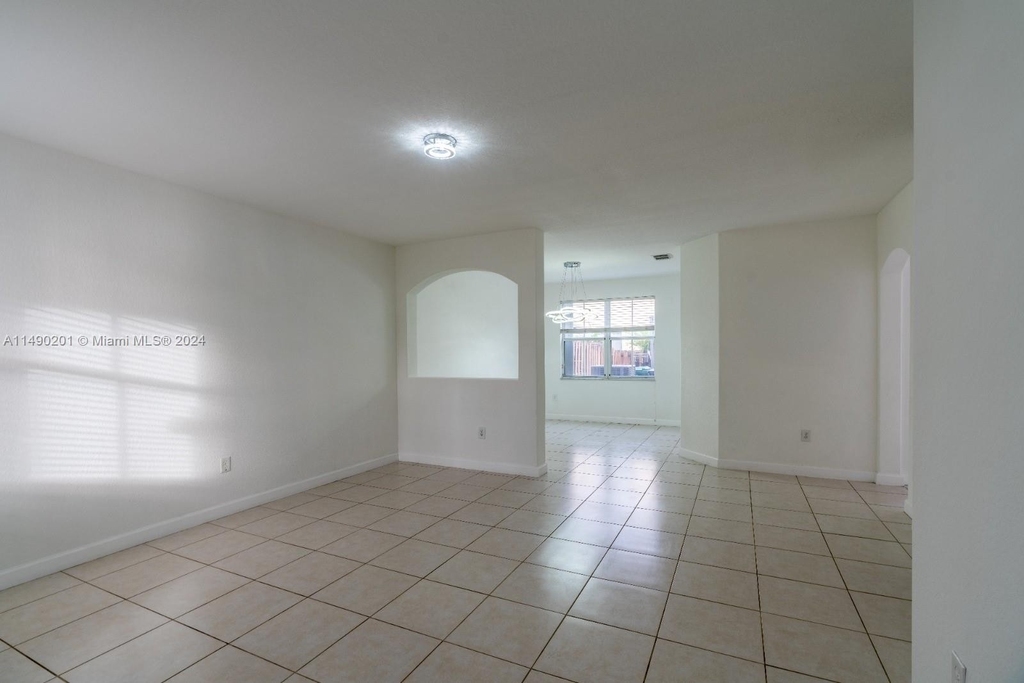 7457 Nw 113th Ct - Photo 1