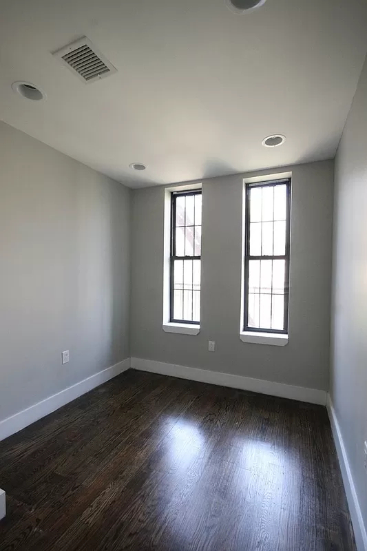 1719 Gates Avenue - Photo 3