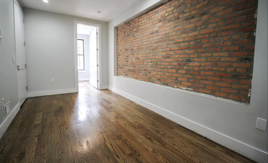 1719 Gates Avenue - Photo 0
