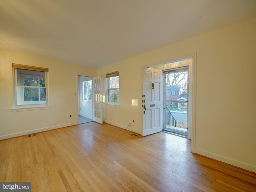 8817 2nd Ave - Photo 4
