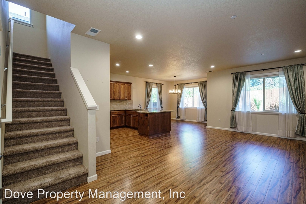 7405 Ne 33rd Avenue - Photo 2