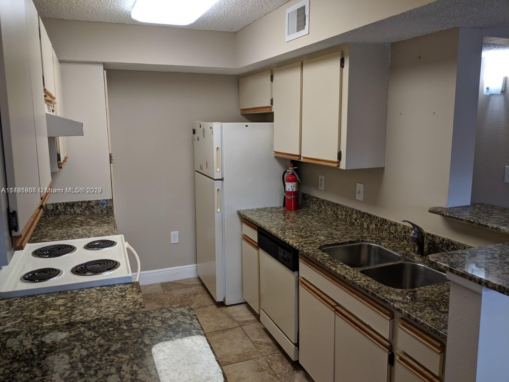 10501 Sw 155th Ct - Photo 4