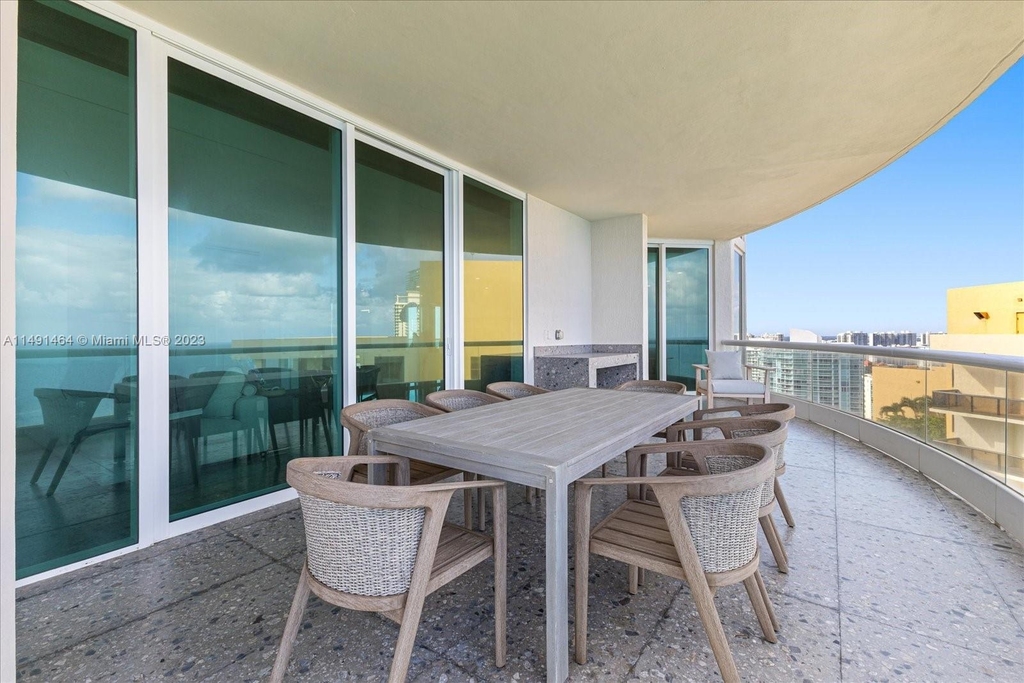 16051 Collins Ave - Photo 8