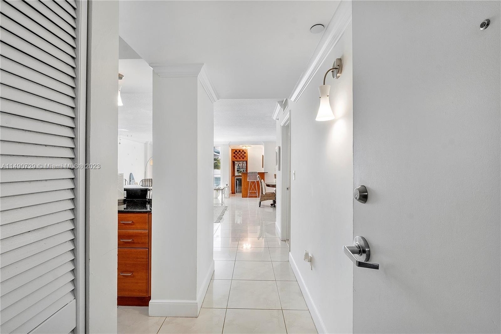 6917 Collins Ave - Photo 4